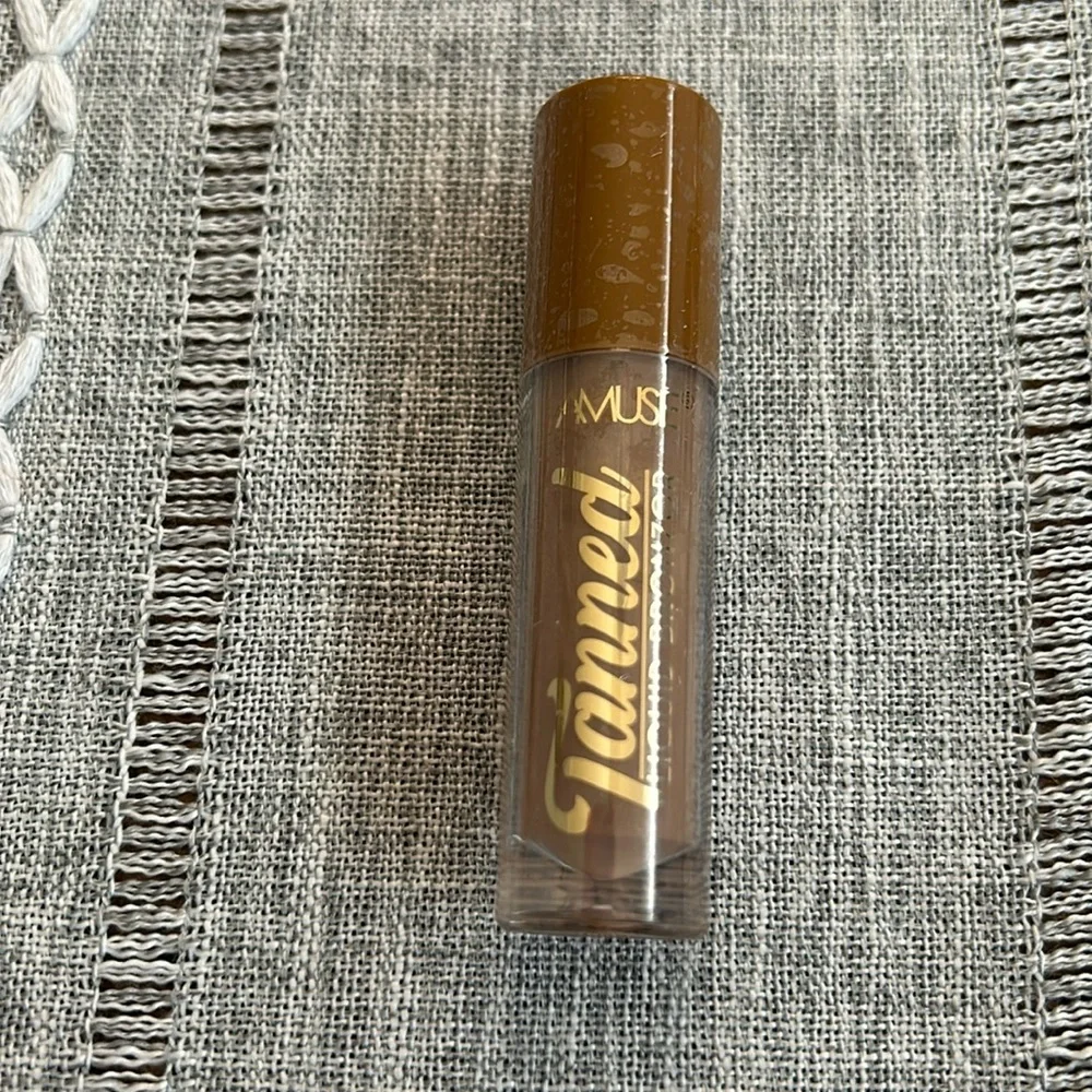 Amuse Tanned liquid bronzer